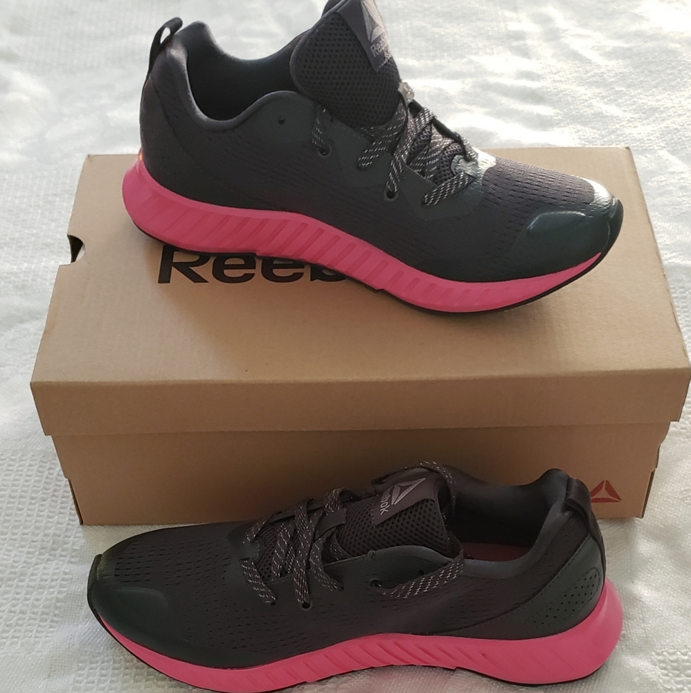 Girls tennis shoes